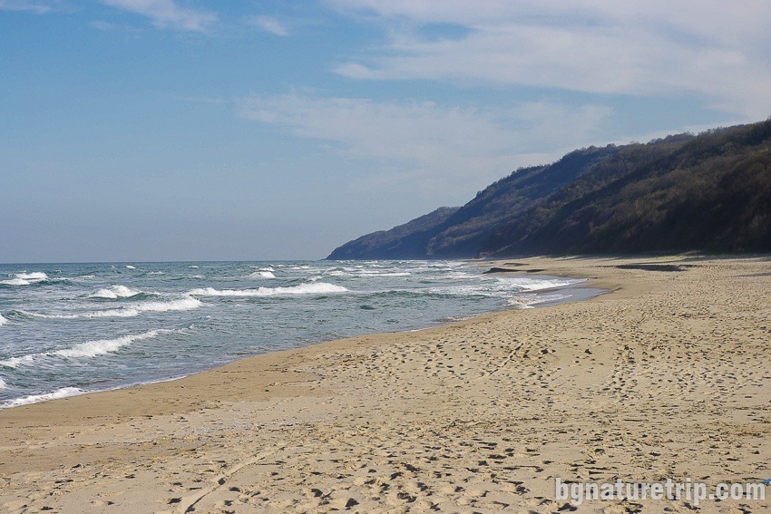 A walk on Irakli beach in south direction to Cape Emine