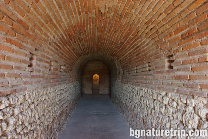 The corridor to the round cell - dromos