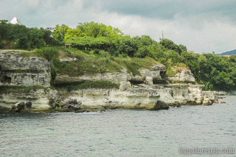  Another white limestone. To the right of these rocks is the Central Beach of Tsarevo